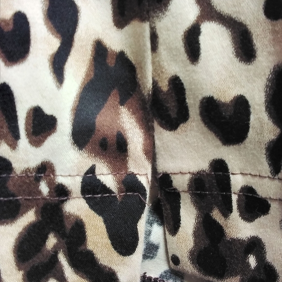 Cache Leopard print Bermuda Shorts 10 - Picture 4 of 8